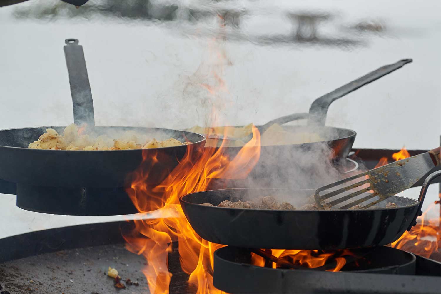 snow-mobile-outdoor lunch