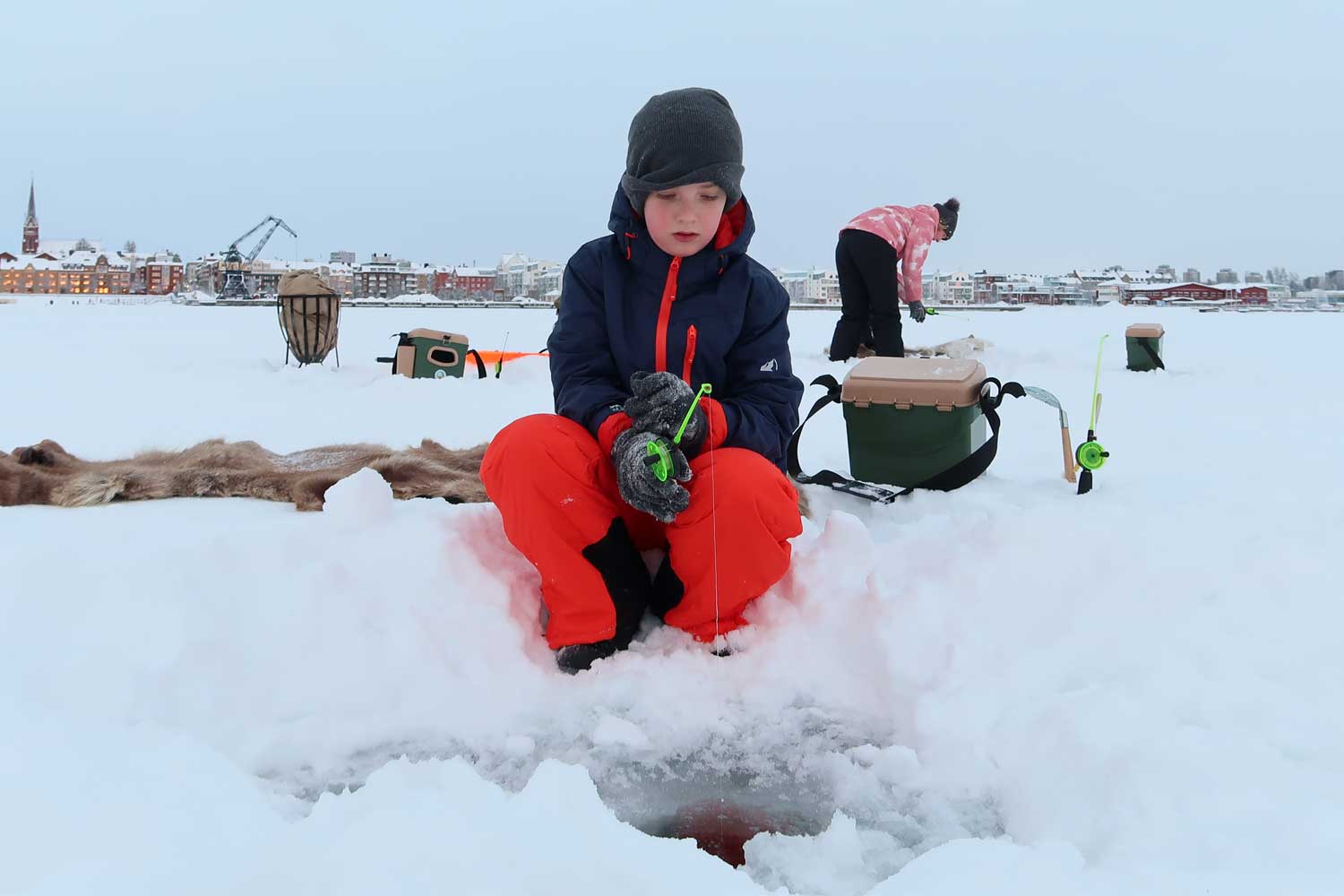 ice-fishing-south-harbour-lulea