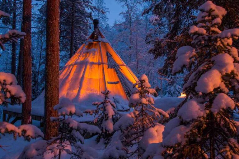 Swedish Lapland winter holiday, Aurora glamping holiday