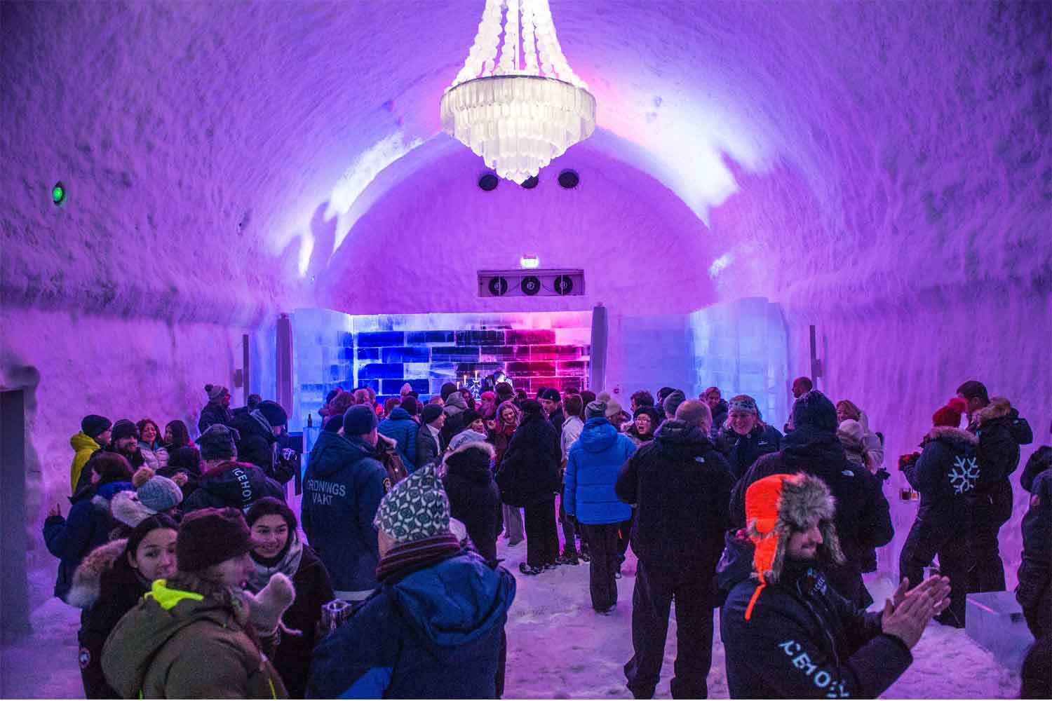 Icehotel-new-years-at-icebar