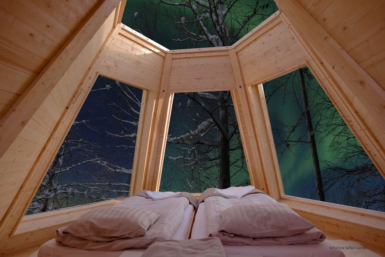 Luxury Swedish Lapland Retreat - Cone Room Northern Lights ©Aurora Safari Camp Luxury Swedish Lapland Retreat - Cone Room Northern Lights ©Aurora Safari Camp