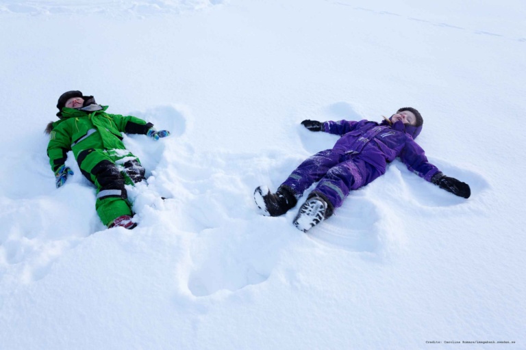Luleå Family Fun snow angel kids