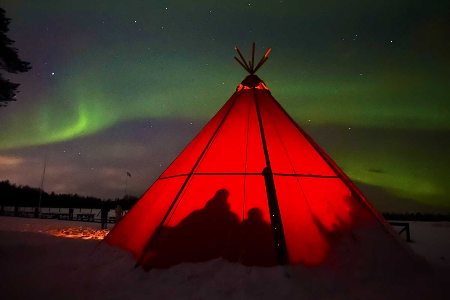 Northern-Lights-dinner-experience-tipi Northern-Lights-dinner-experience-tipi